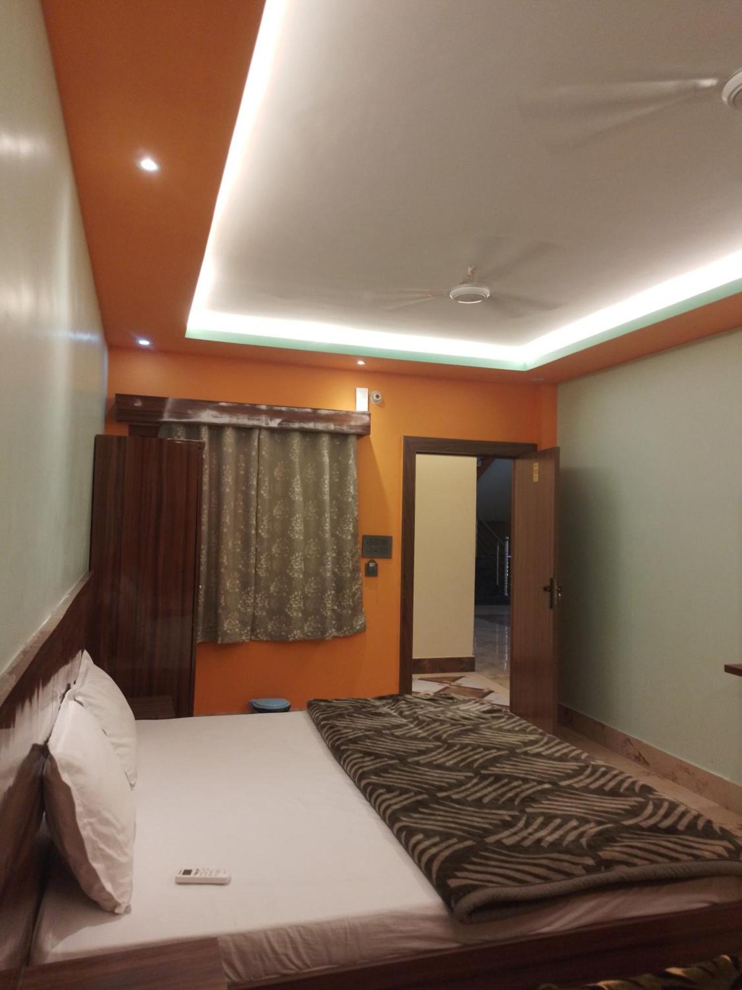 Siyaram Kunj Hotel Ayodhya Buitenkant foto