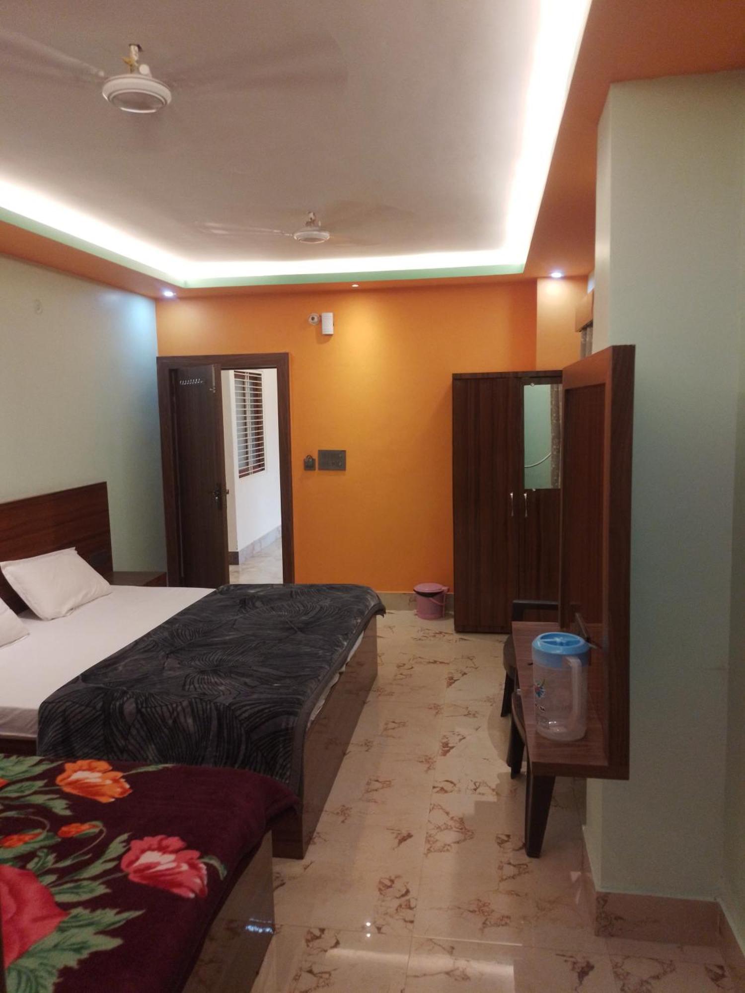 Siyaram Kunj Hotel Ayodhya Buitenkant foto