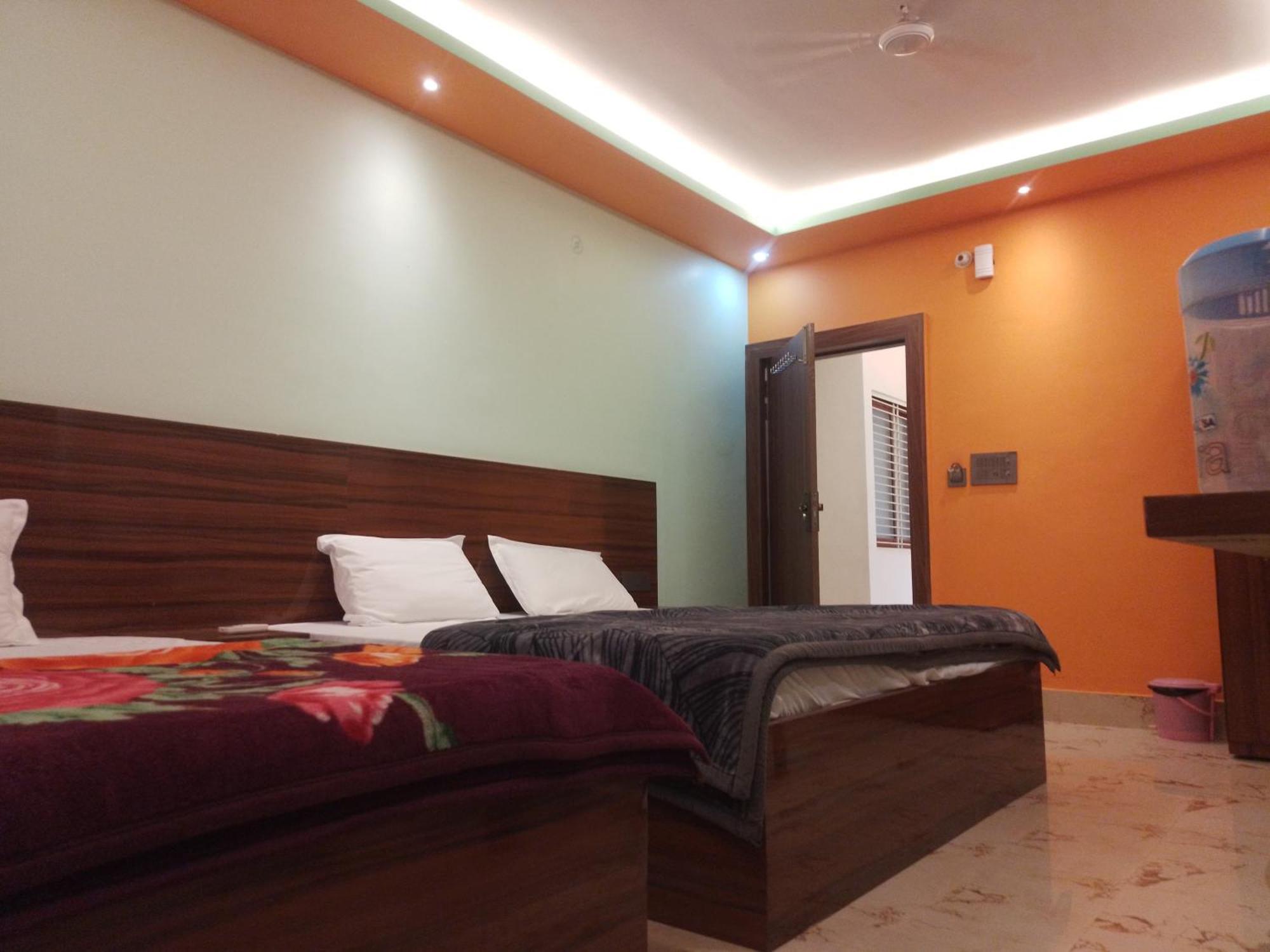 Siyaram Kunj Hotel Ayodhya Buitenkant foto