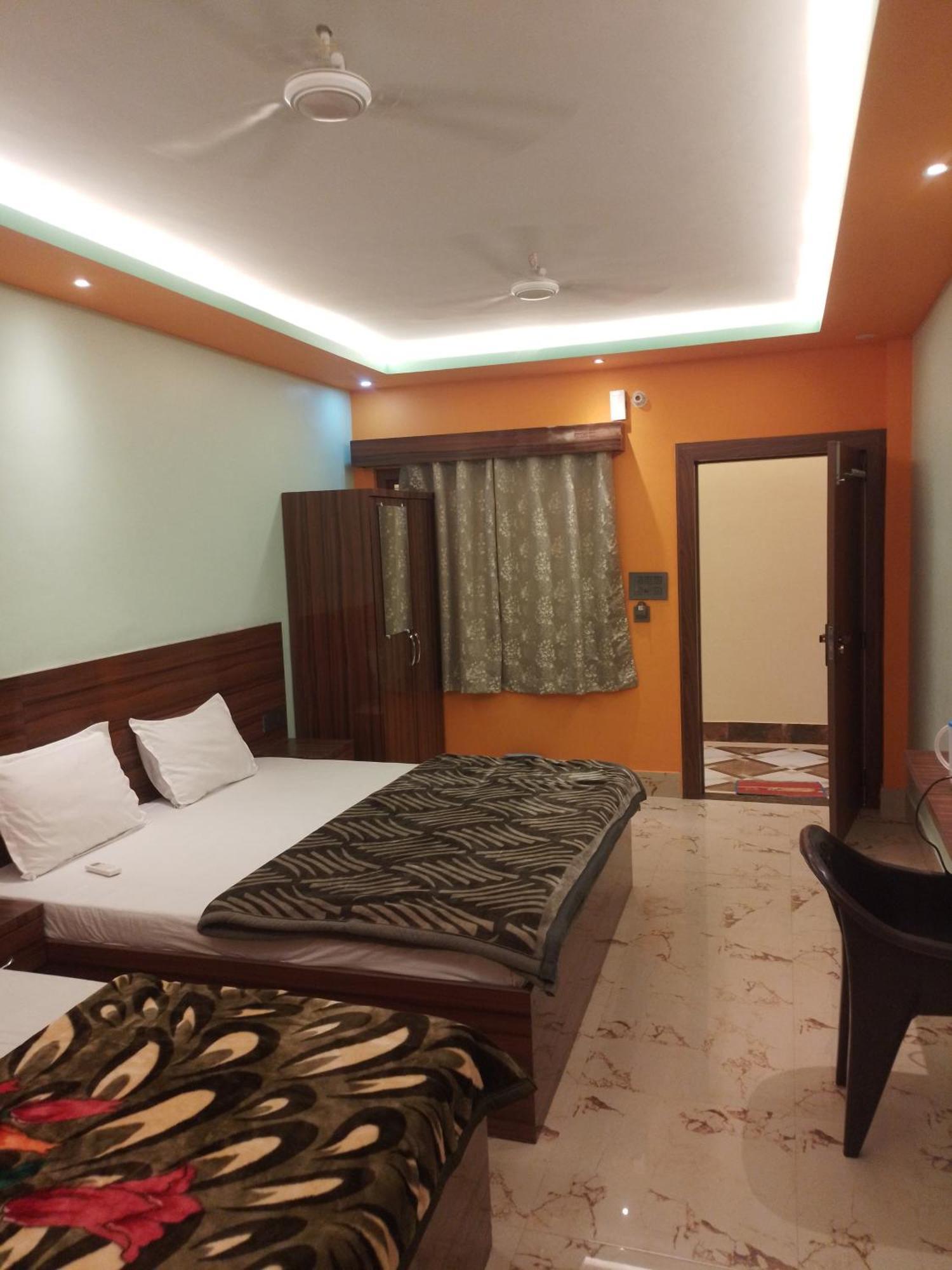 Siyaram Kunj Hotel Ayodhya Buitenkant foto